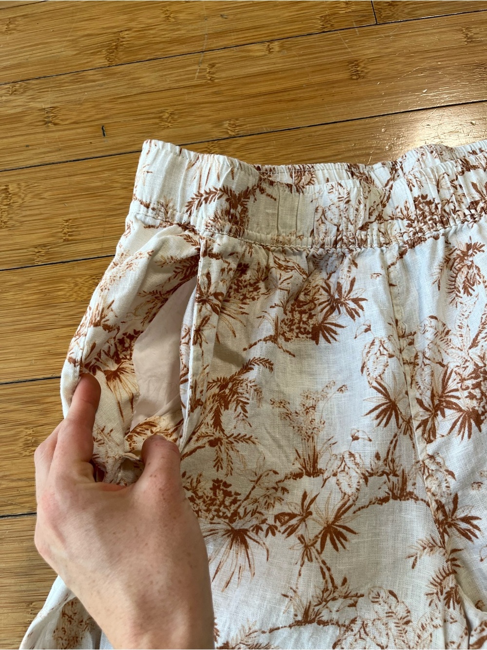 C&C California Cream 100% Linen Wide Leg Pants with Brown Floral Print - Picture 4 of 10